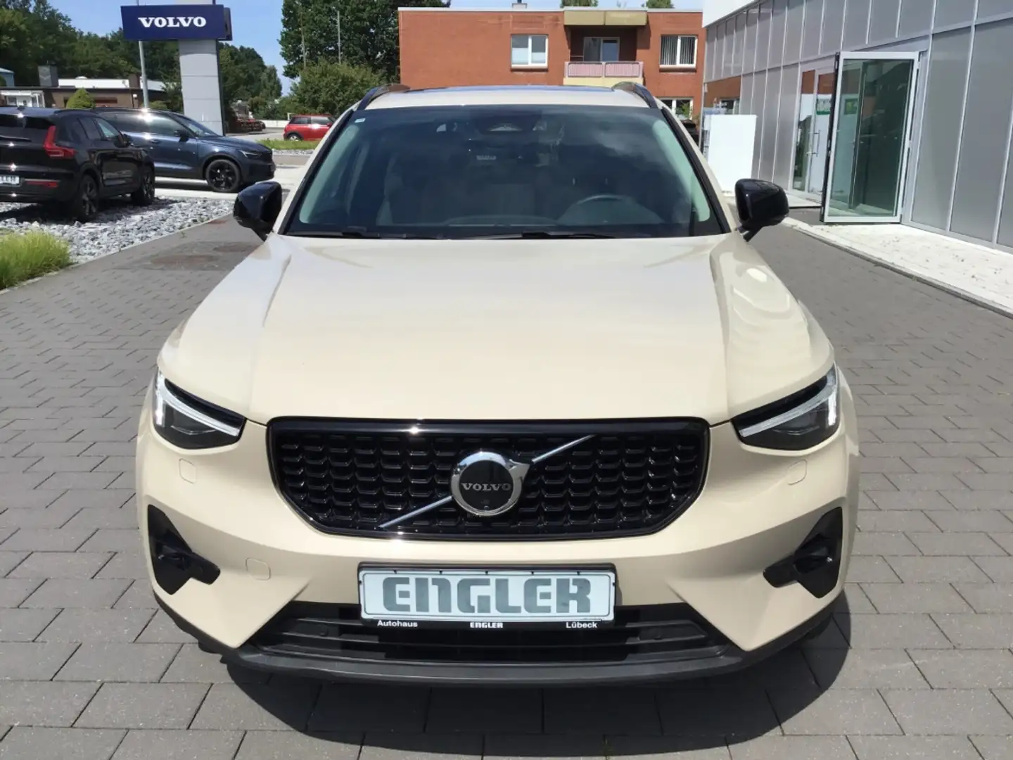 Volvo XC40 B4 (Benzin) Ultra Dark PanoDach Cam Leder Beige - 2