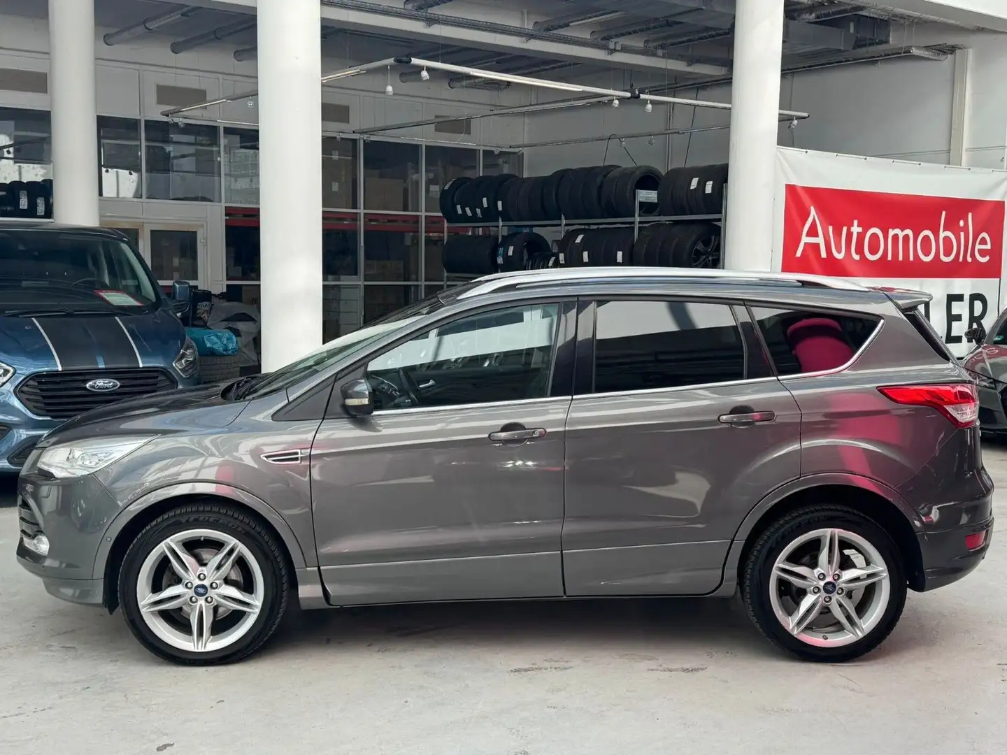 Ford Kuga Individual Xenon+Leder+Sitzhz+Panorama+Navi Grau - 2