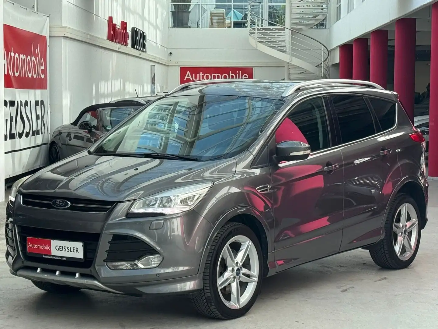 Ford Kuga Individual Xenon+Leder+Sitzhz+Panorama+Navi Grau - 1