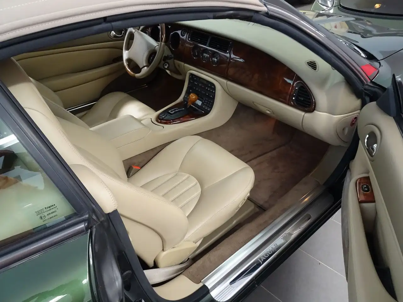 Jaguar XK8 Cabriolet erst 17200km, foto 5