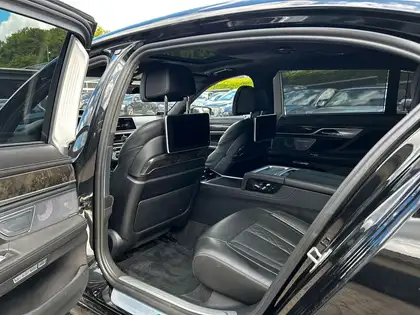 Annonce voiture d'occasion BMW 740 - CARADIZE