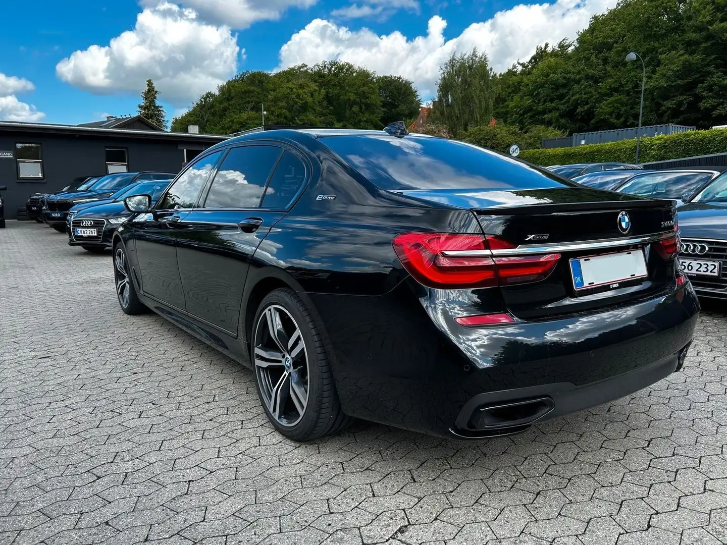 BMW 740 Le M Paket Bowers & Wilkins Head Up 20 Zoll Schwarz - 2