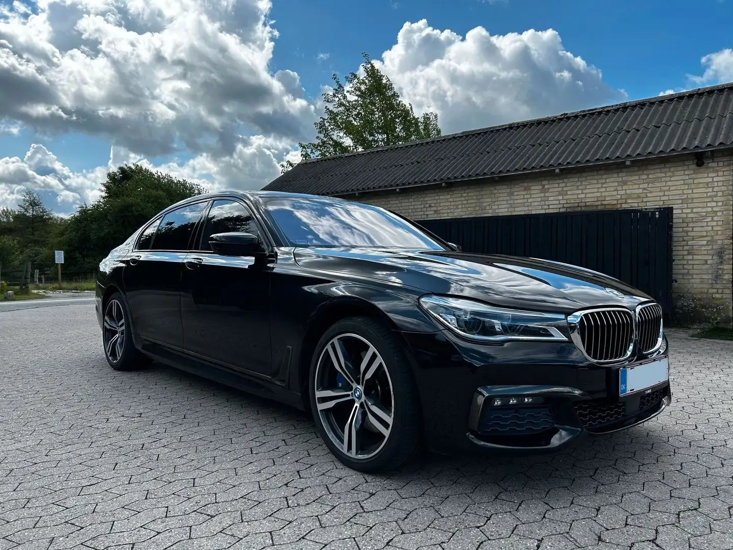 BMW 740 Le M Paket Bowers & Wilkins Head Up 20 Zoll Schwarz - 1