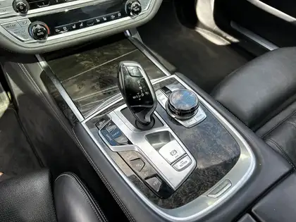 Annonce voiture d'occasion BMW 740 - CARADIZE