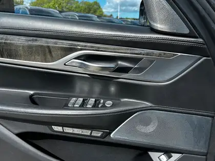 Annonce voiture d'occasion BMW 740 - CARADIZE