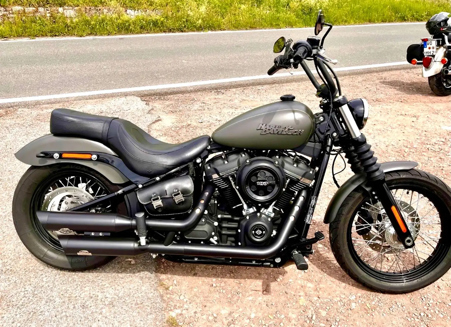Harley-Davidson Dyna Street Bob - 1