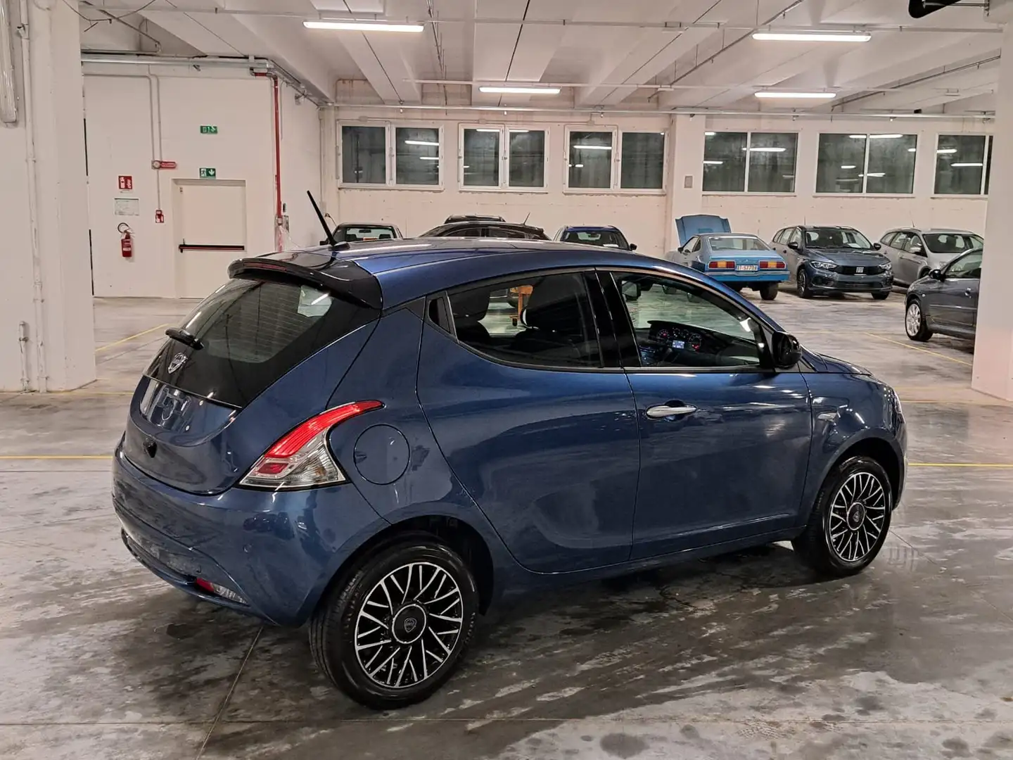 Lancia Ypsilon 1000 FireFly Hybrid 70CV Platino 5 Porte **Km. 0** Blauw - 2