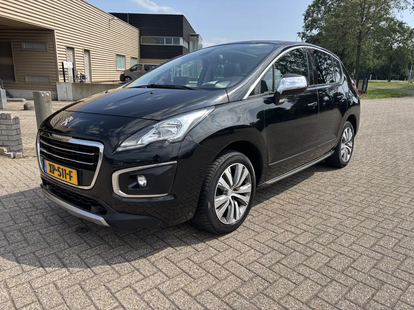Peugeot 3008 1.2 PureTech Allure [ panodak,fm navi,camera,17``l Zwart - 1