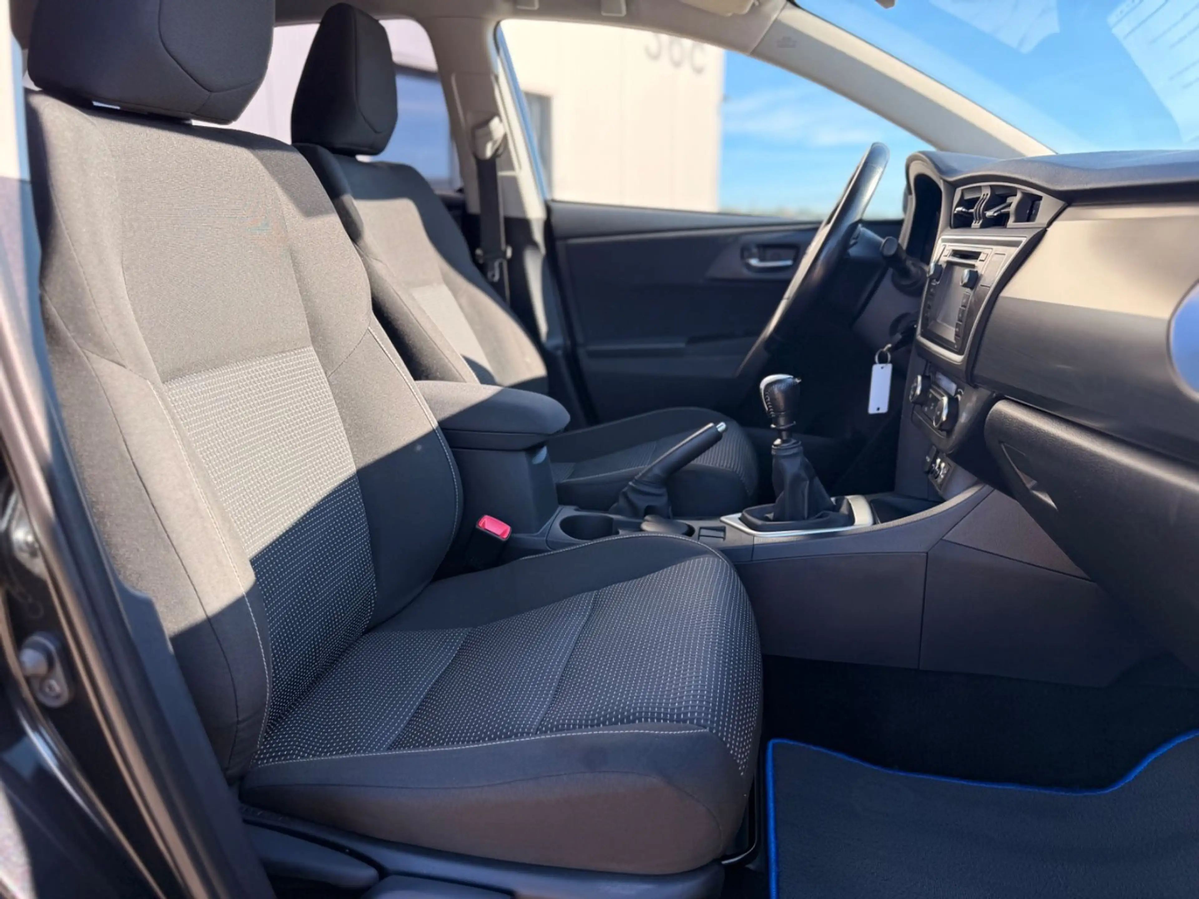Toyota Auris Life+ 1,6/R-Kamera/S-Heft/Navi/2.Hd/AHK — photo 12