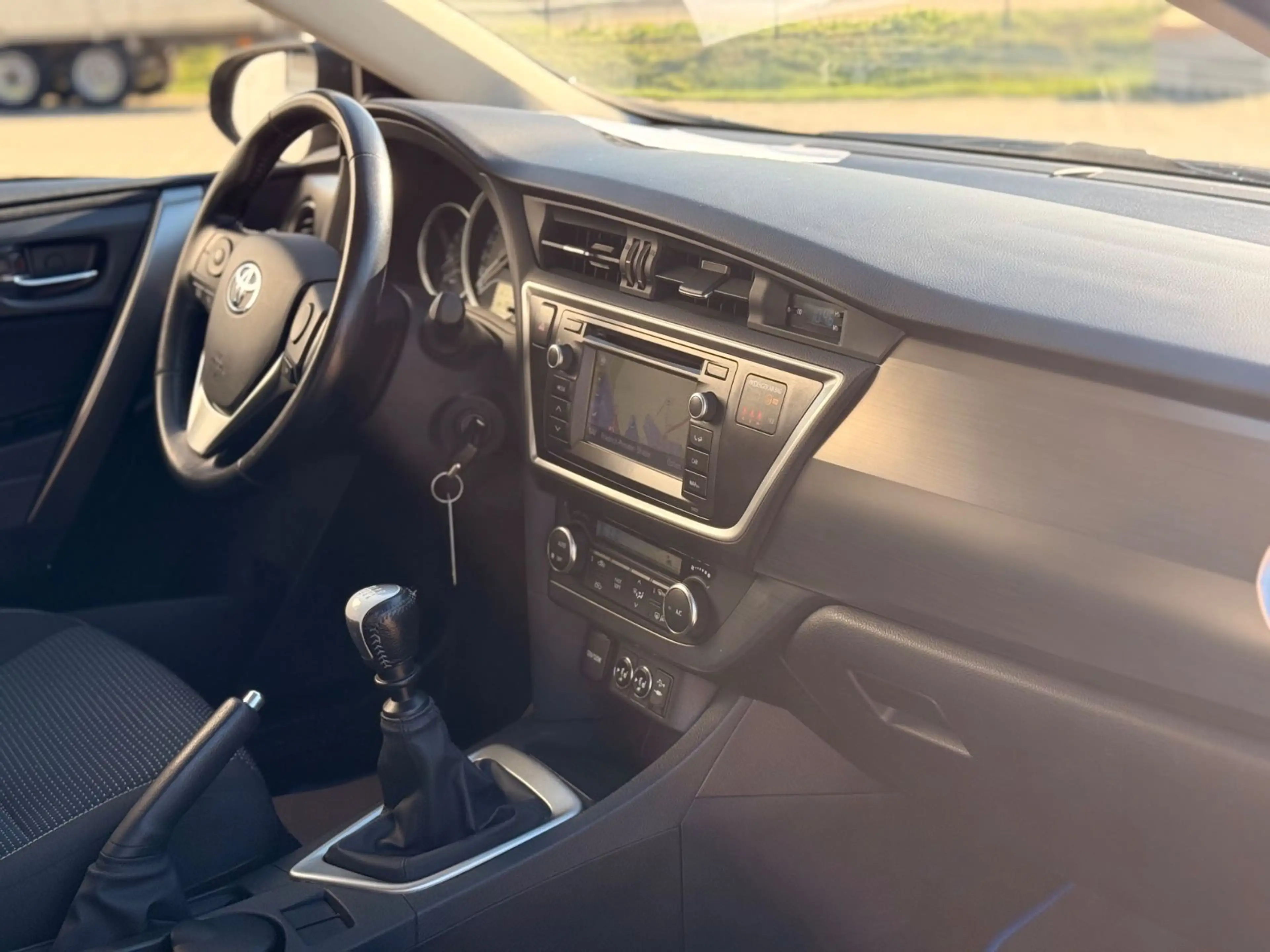 Toyota Auris Life+ 1,6/R-Kamera/S-Heft/Navi/2.Hd/AHK — photo 13