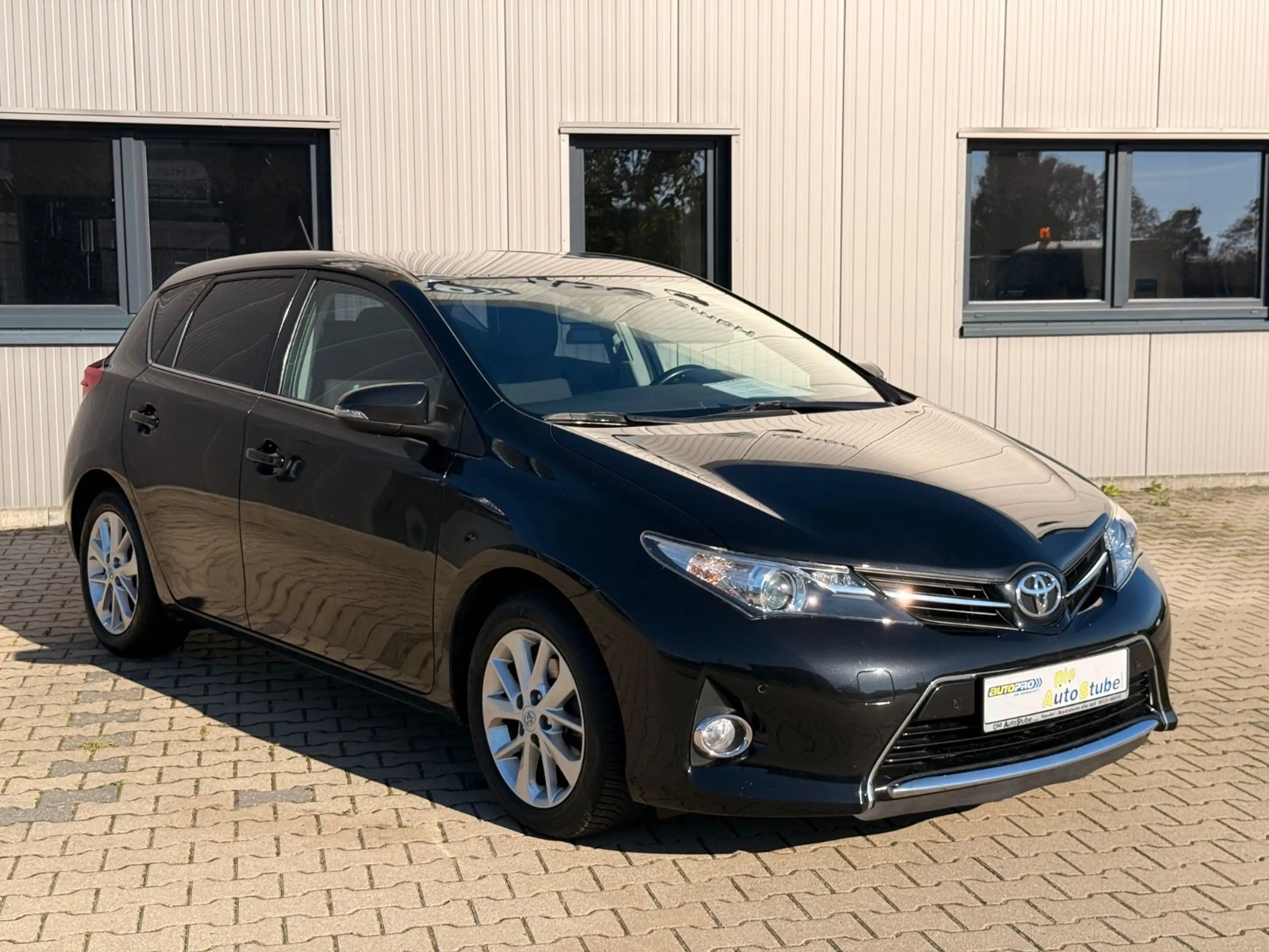 Toyota Auris Life+ 1,6/R-Kamera/S-Heft/Navi/2.Hd/AHK — photo 3
