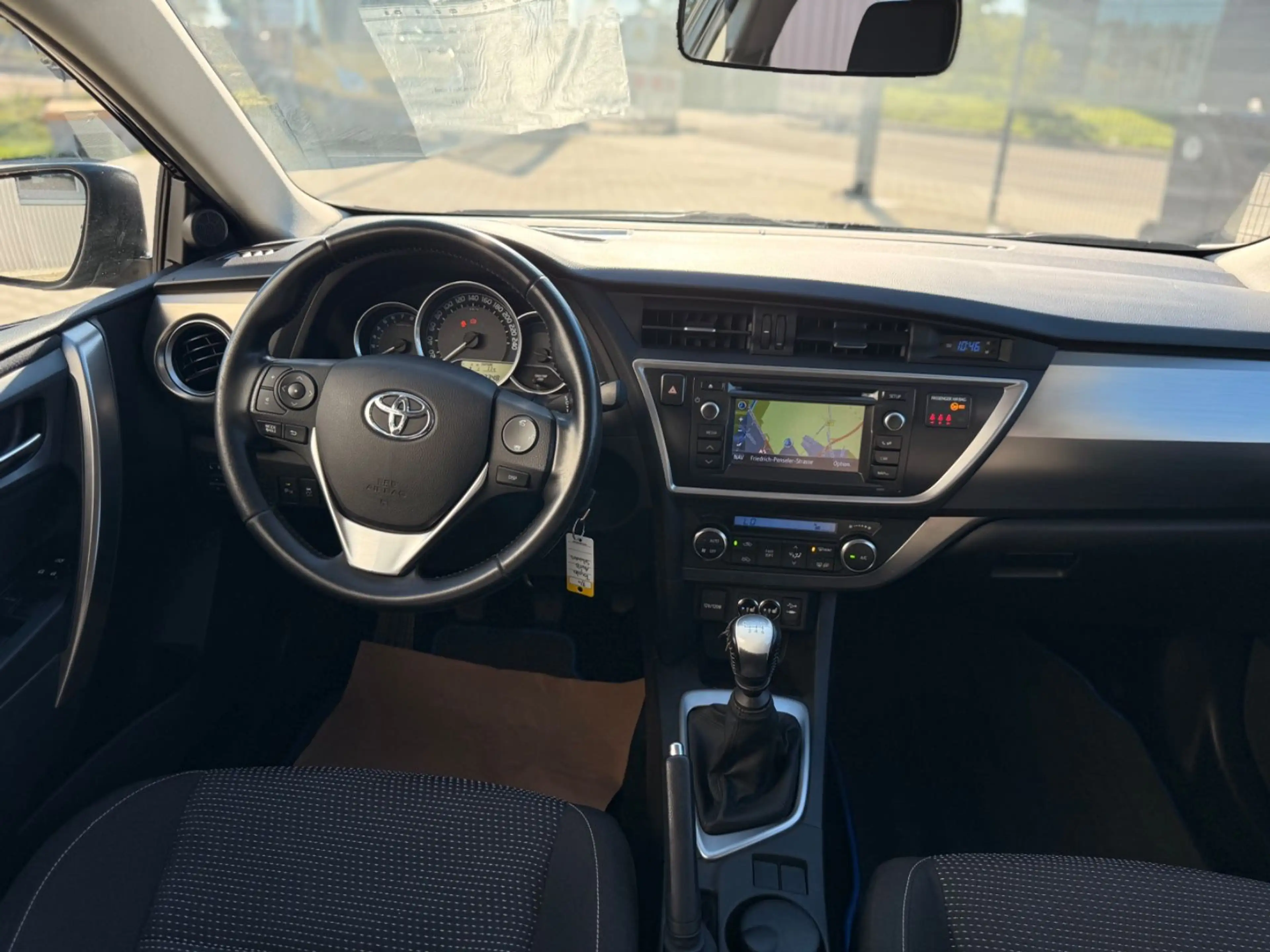 Toyota Auris Life+ 1,6/R-Kamera/S-Heft/Navi/2.Hd/AHK — photo 10