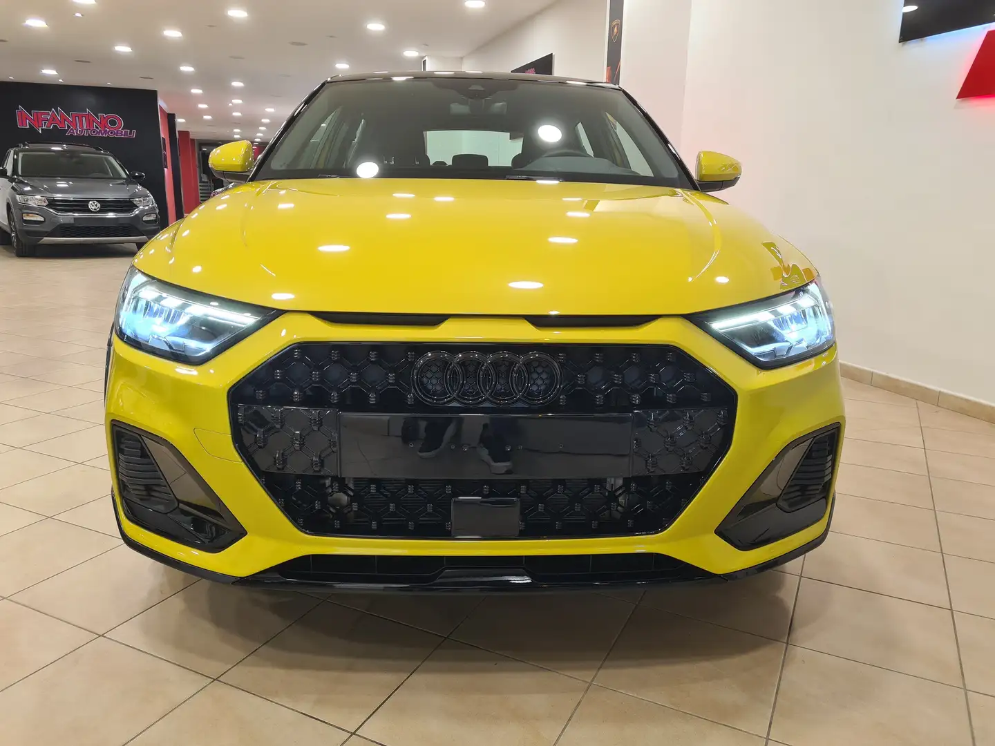 Audi A1 Allstreet 25 1.0 tfsi Admired 95cv Giallo - 2