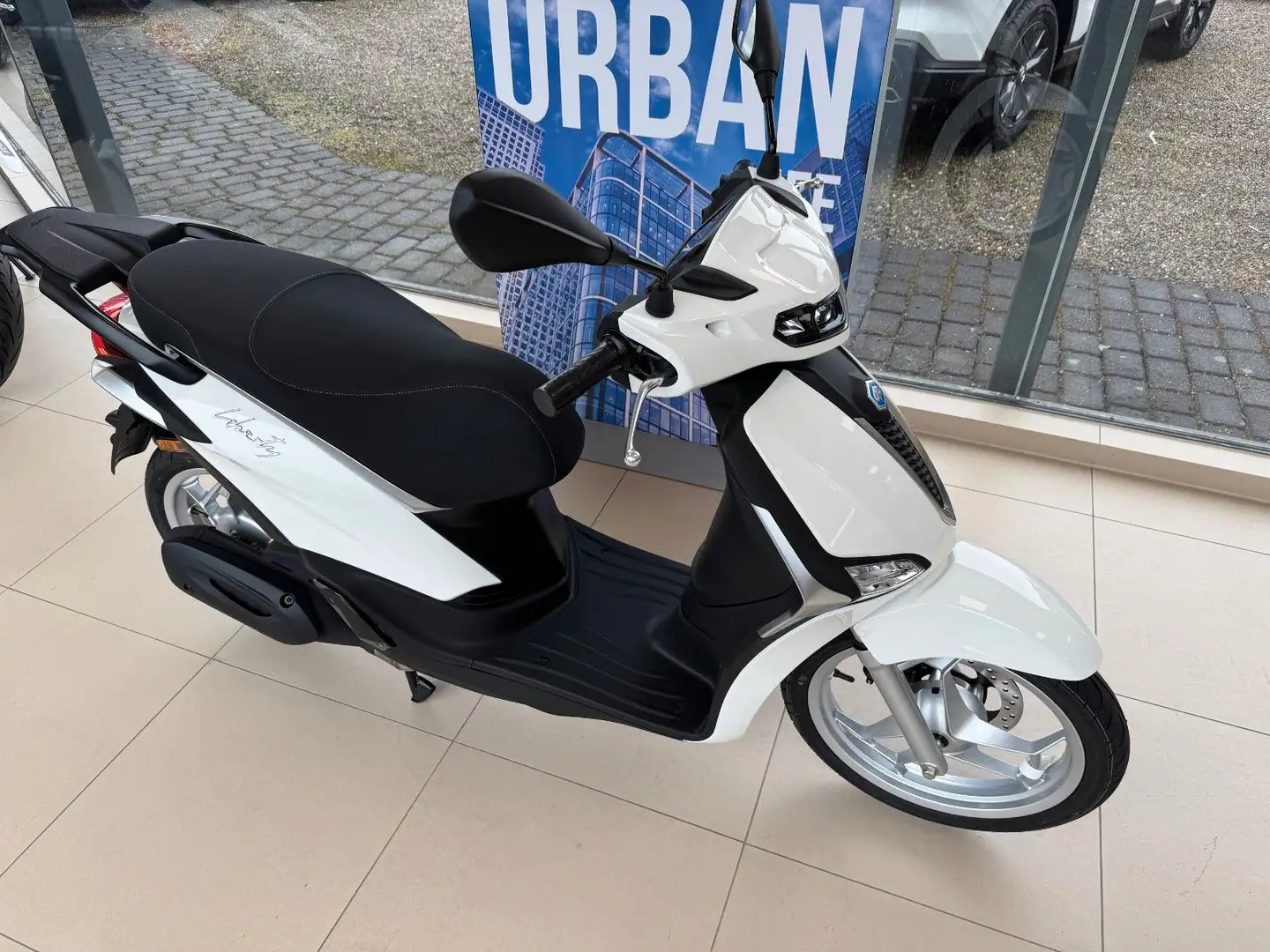 Piaggio Liberty 50 iGET Euro 5+ sofort MY25 Weiß - 1