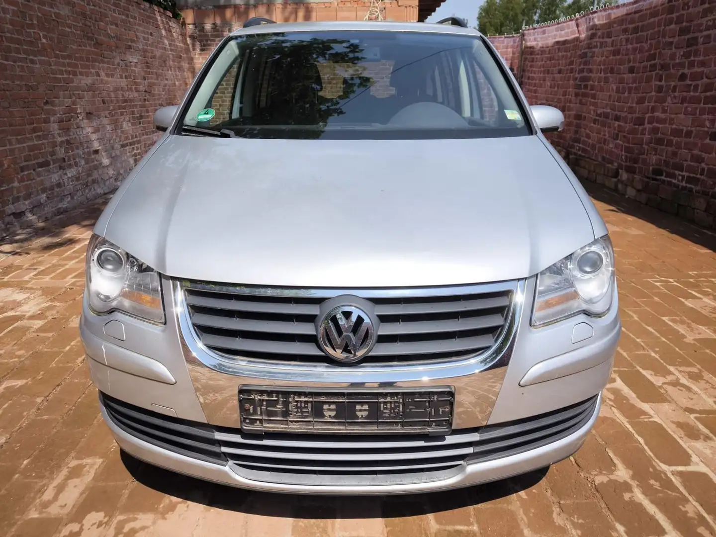 Volkswagen Touran United EcoFuel 2.0 bivalent, Benzin/CNG Plateado - 2