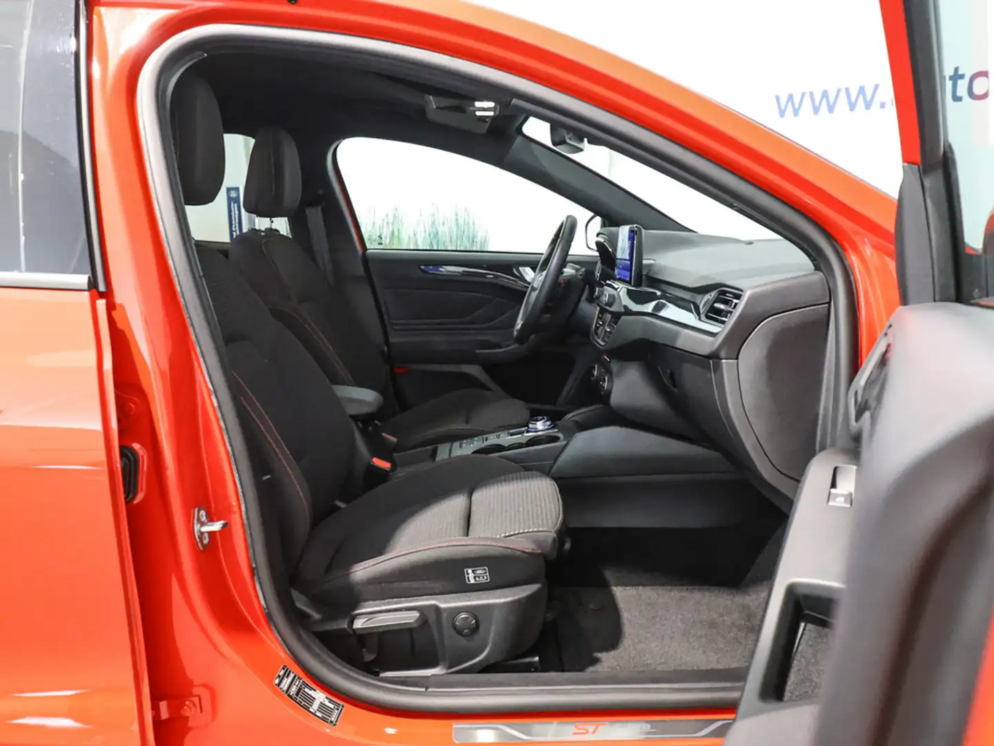 Ford Focus ST-Line 1.5l EcoBoost Automatik +AHK+LE Rojo - 2