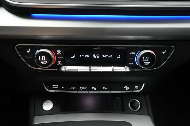 Audi Q5 view 18