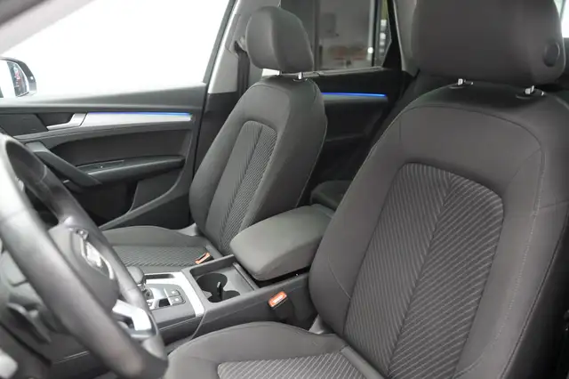 Audi Q5 view 11