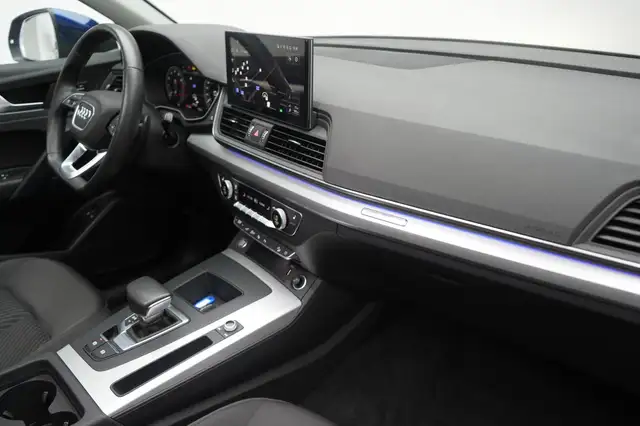 Audi Q5 view 8