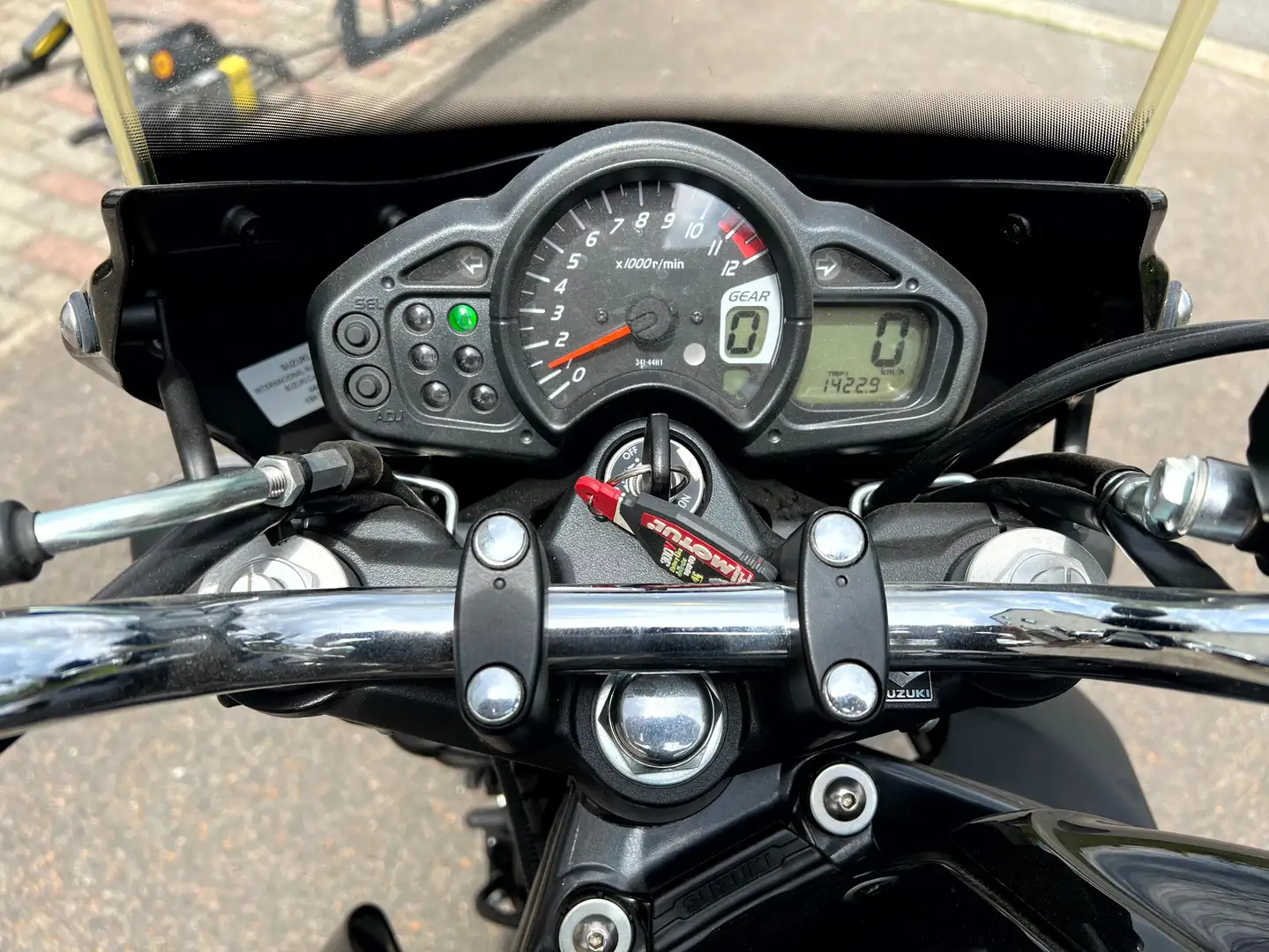 Suzuki Gladius 650 BJ 2015 - 1. Hand, nur 1.422 km, ABS, Top-Zustand! crna - 2