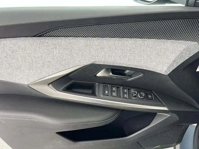 Peugeot 5008 view 11