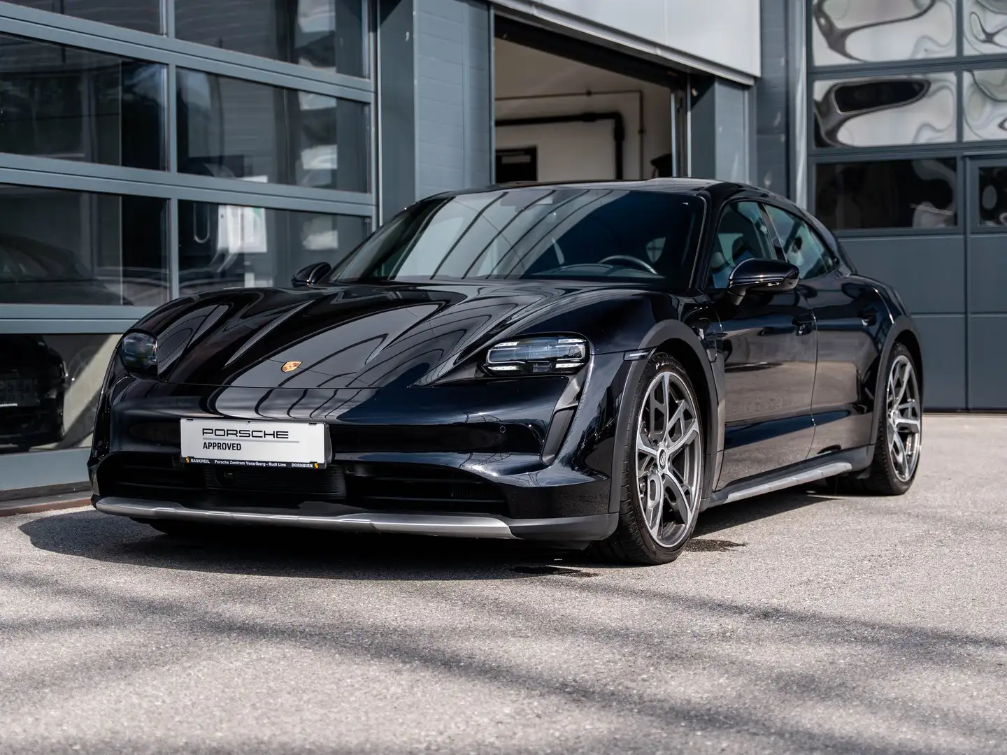 Porsche Taycan 4 Cross Turismo Schwarz - 1