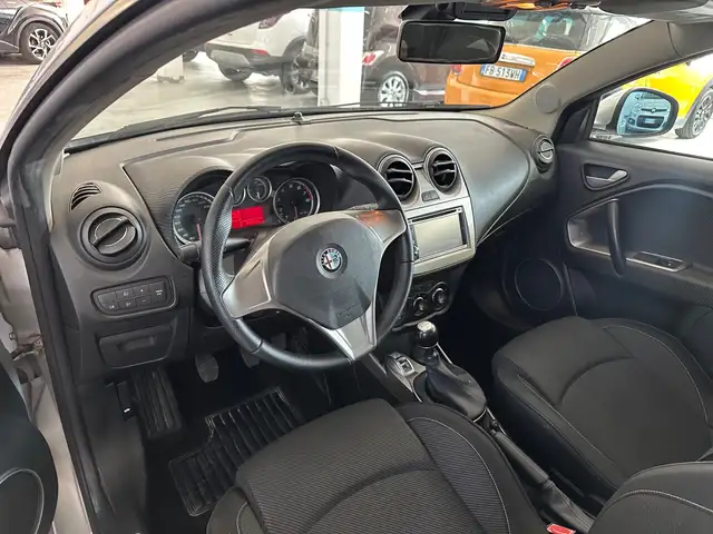 Alfa Romeo MiTo view 8