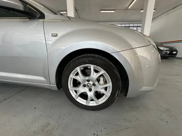 Alfa Romeo MiTo view 7