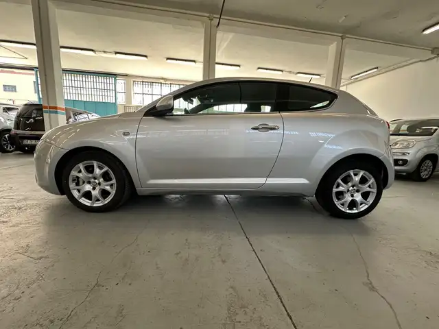 Alfa Romeo MiTo view 4