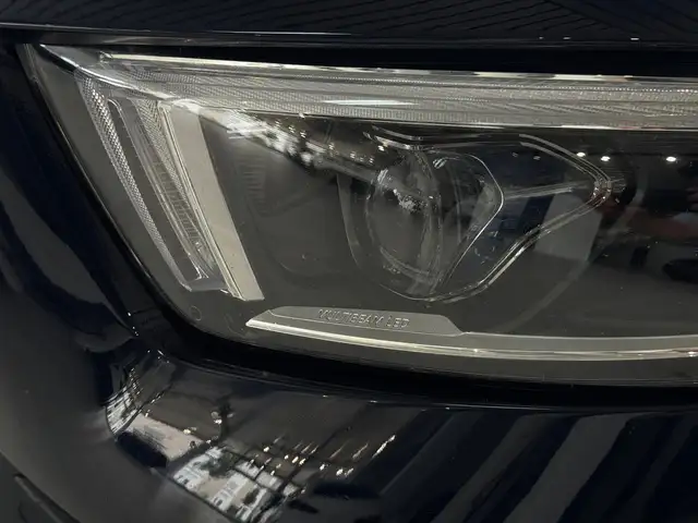 Mercedes-Benz CLS view 14