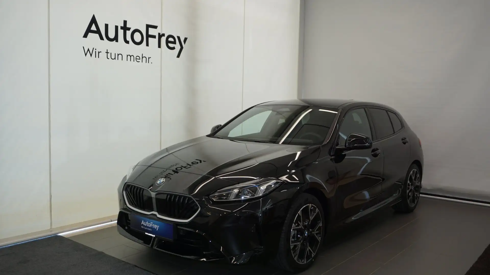 BMW 123 i xDrive Schwarz - 1