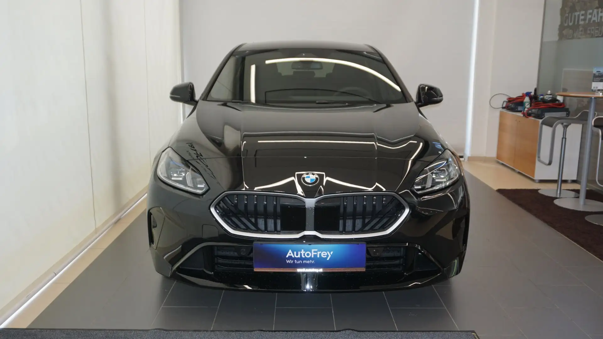 BMW 123 i xDrive Schwarz - 2