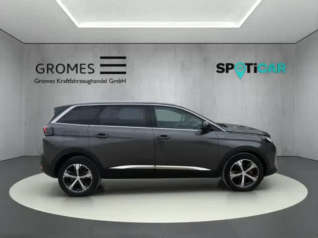 Peugeot 5008 view 2