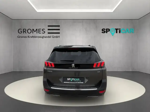 Peugeot 5008 view 4