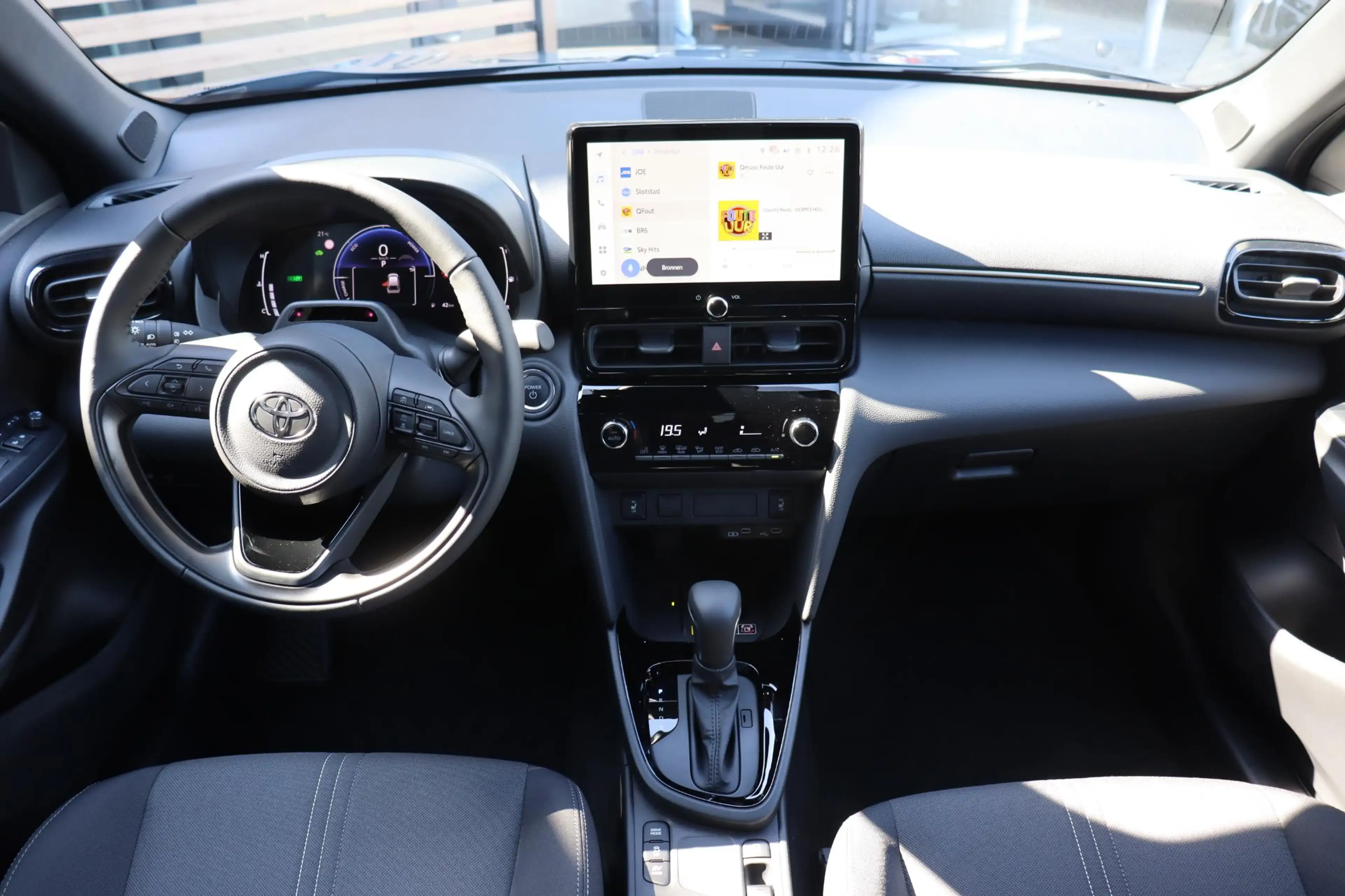 Toyota Yaris Cross 1.5 Hybrid 130 First Edition, VERWACHT, Nieuw en i — photo 4