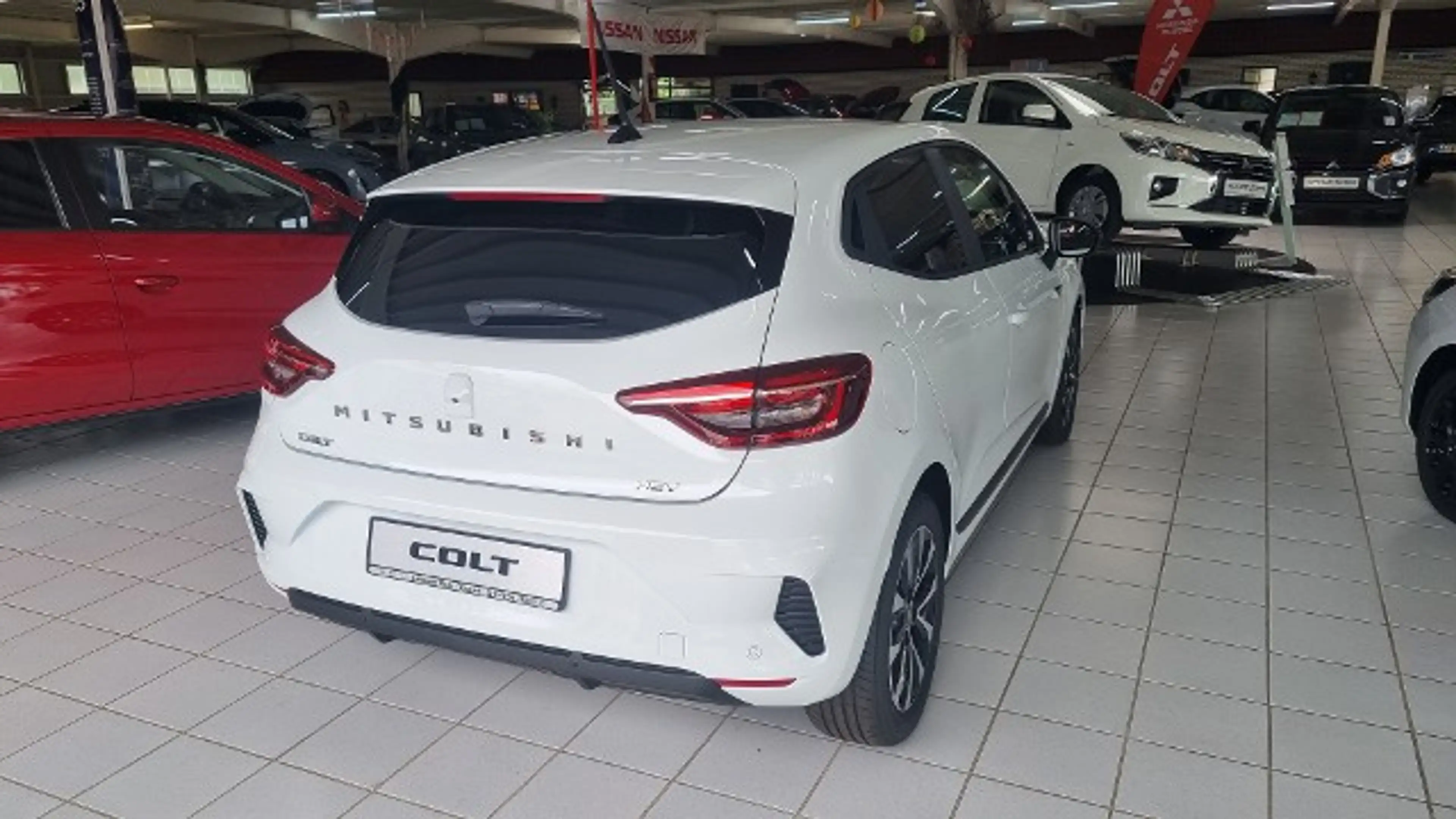 Mitsubishi Colt PLUS 1.6 Hybrid — photo 3