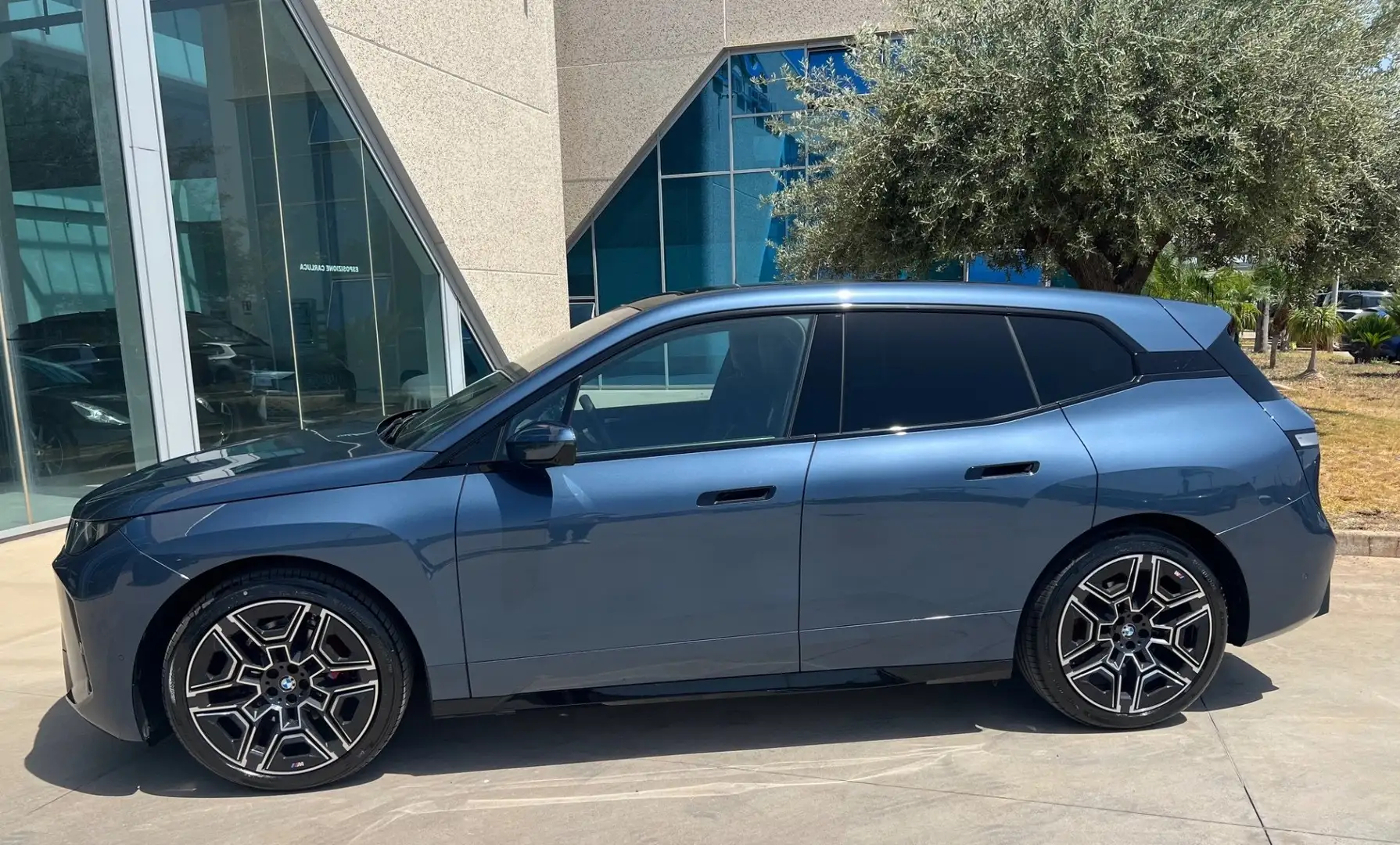 BMW iX xdrive45 MSport possibilità noleggio no scoring Niebieski - 2
