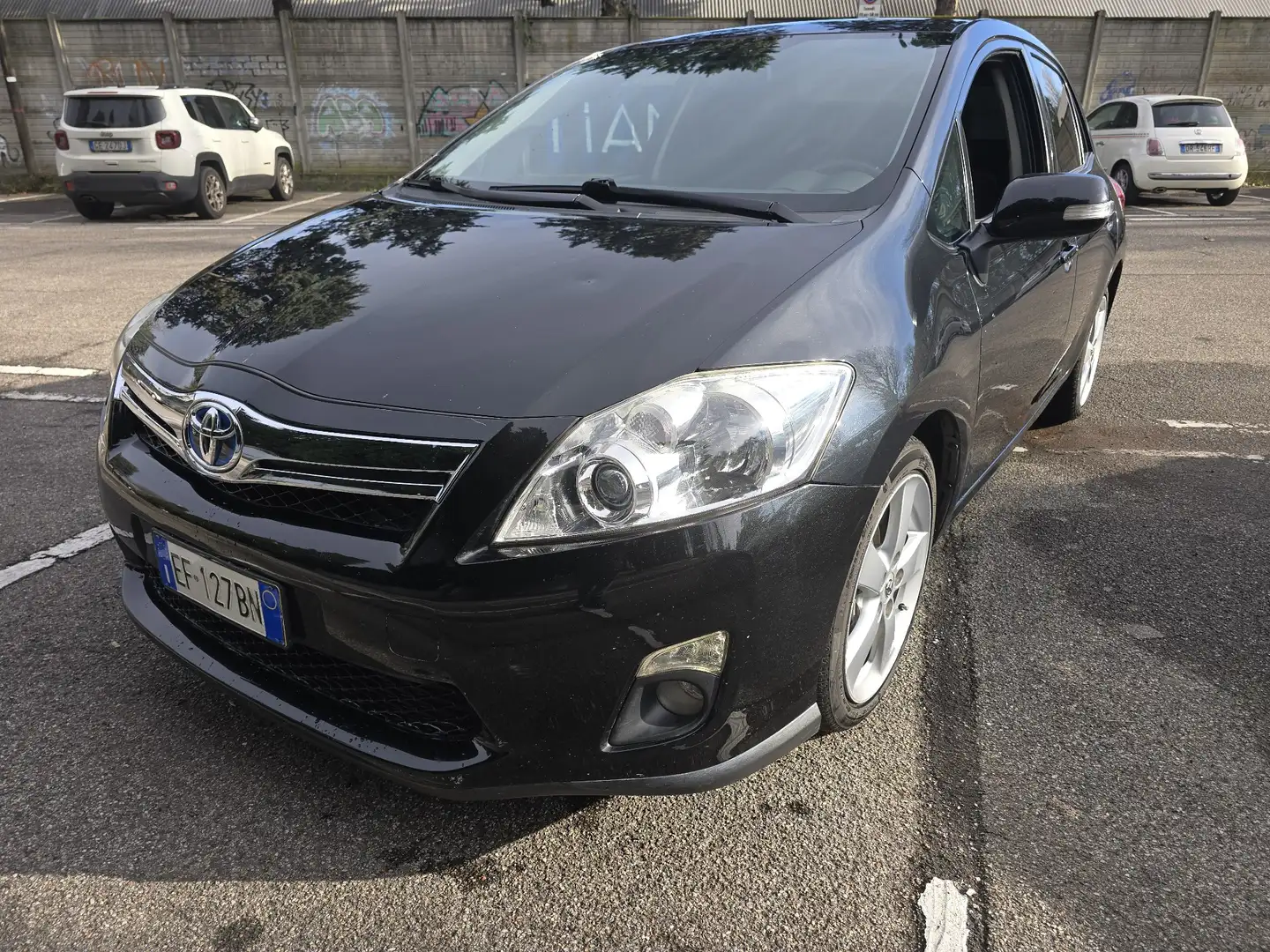 Toyota Auris 5p 1.8 hsd Executive - 1