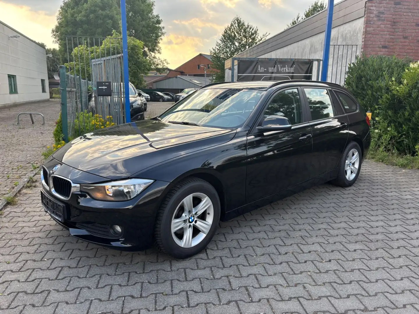BMW 316 3 Touring 316 I TÜV NEU SHZ PDC TEMP GARANTIE Zwart - 1