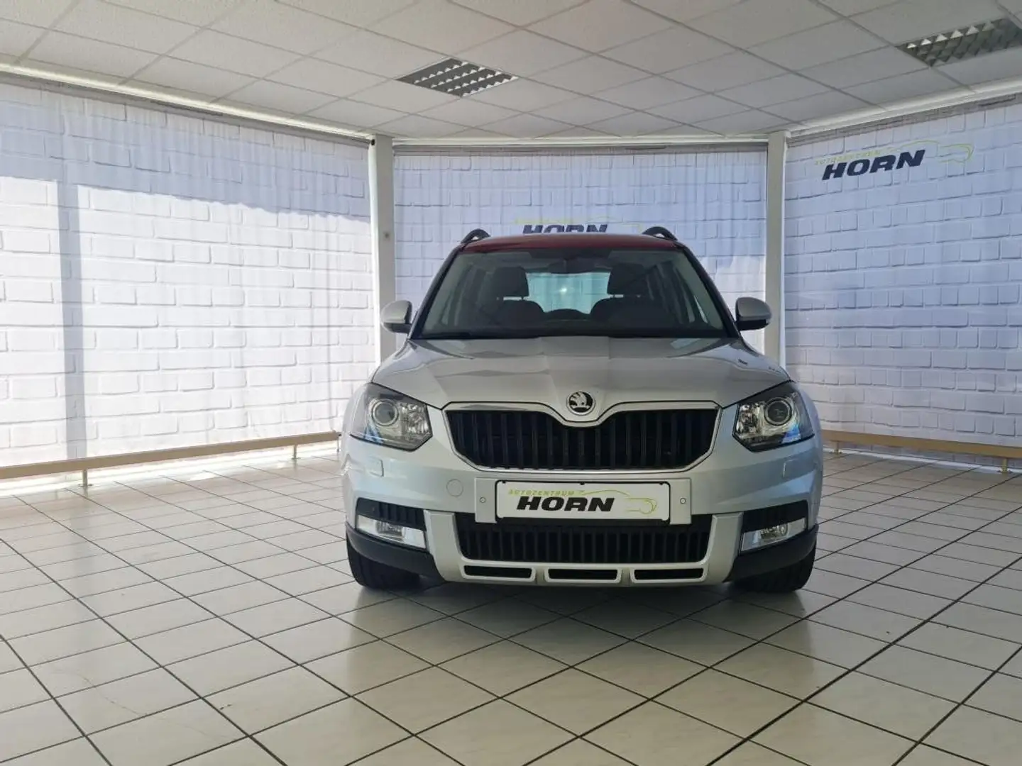 Skoda Yeti Style Outdoor 4x4, unfallfrei,1.Hand,Bi-Xenon,AHK Grau - 2