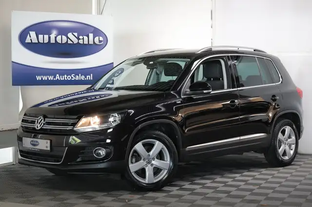 Volkswagen Tiguan view 3