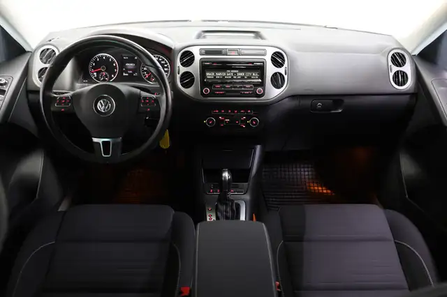 Volkswagen Tiguan view 2