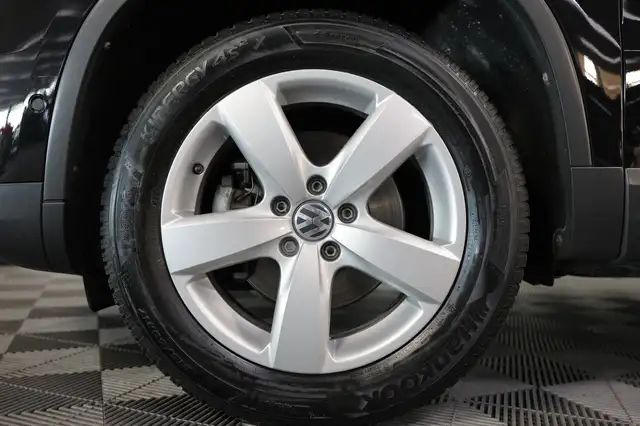 Volkswagen Tiguan view 4