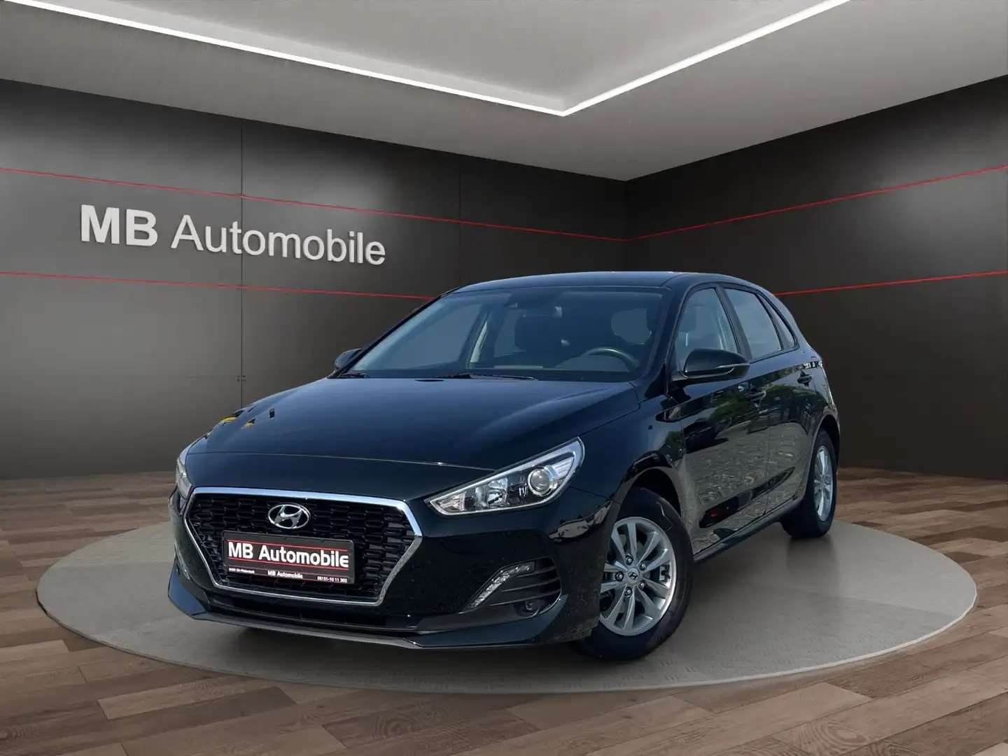 Hyundai i30 1,4 73kW Select Klima/SHZ/PDC/27.800KM!!! Schwarz - 1