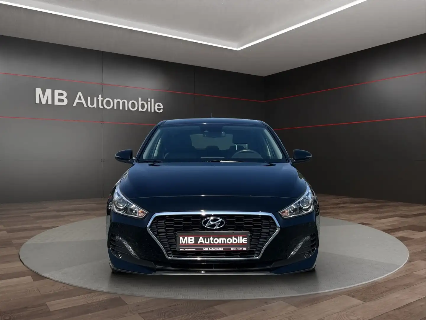 Hyundai i30 1,4 73kW Select Klima/SHZ/PDC/27.800KM!!! Schwarz - 2
