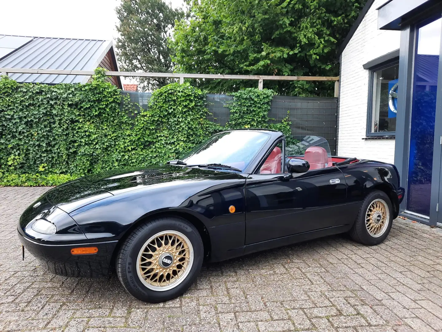 Mazda MX-5 1.6i-16V Black and Red RHD Noir - 1