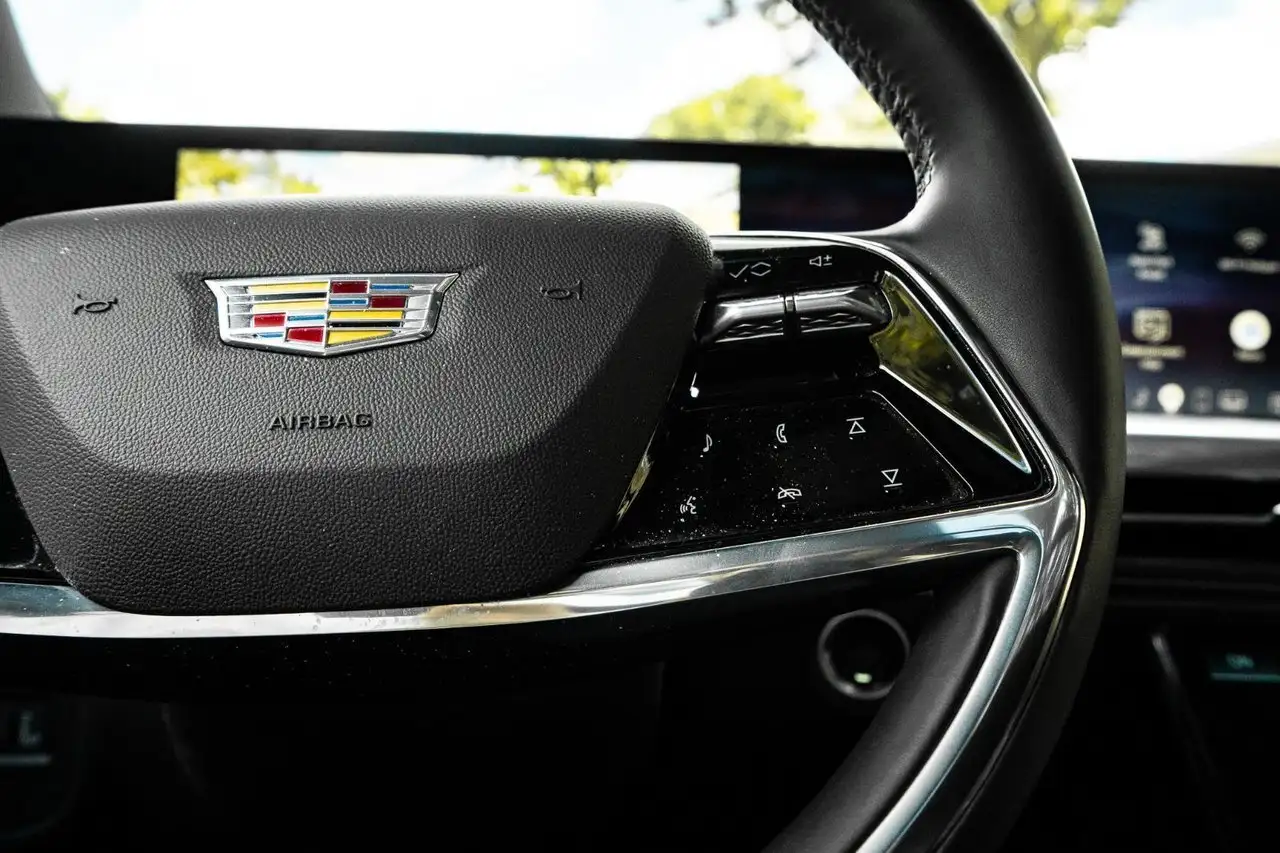 Cadillac Escalade снимка Cadillac Escalade
