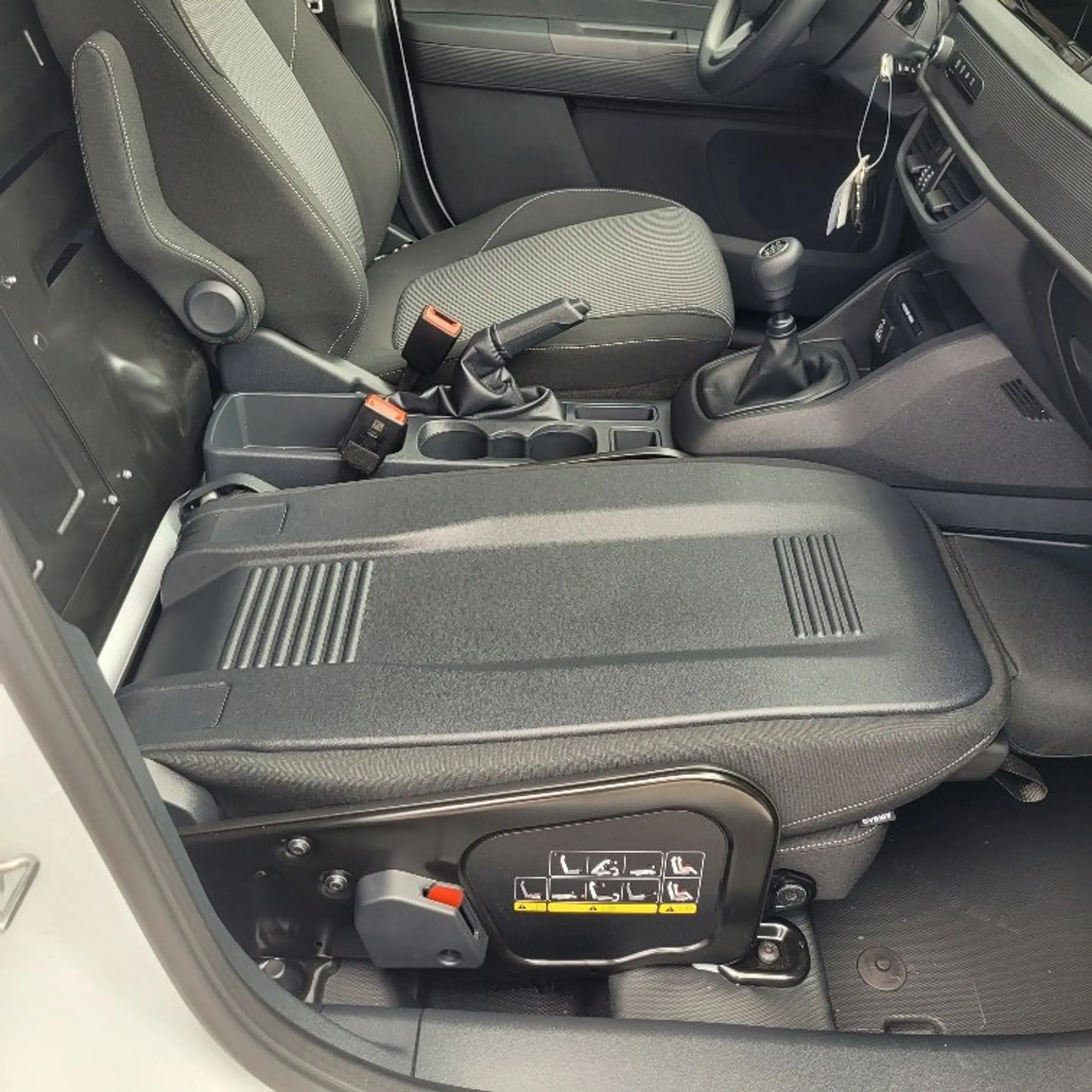 Ford Transit Courier Trend — photo 13
