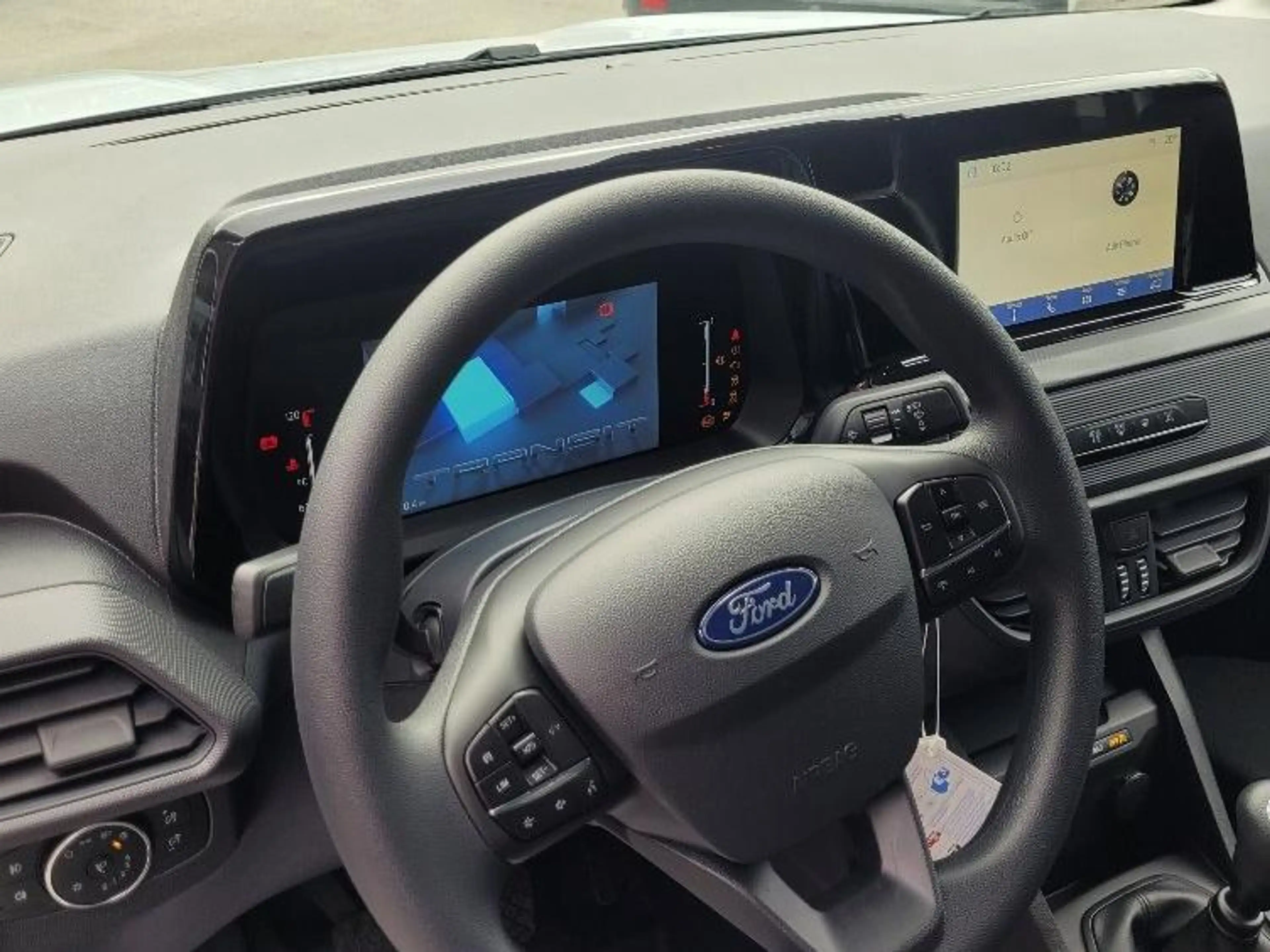 Ford Transit Courier Trend — photo 9