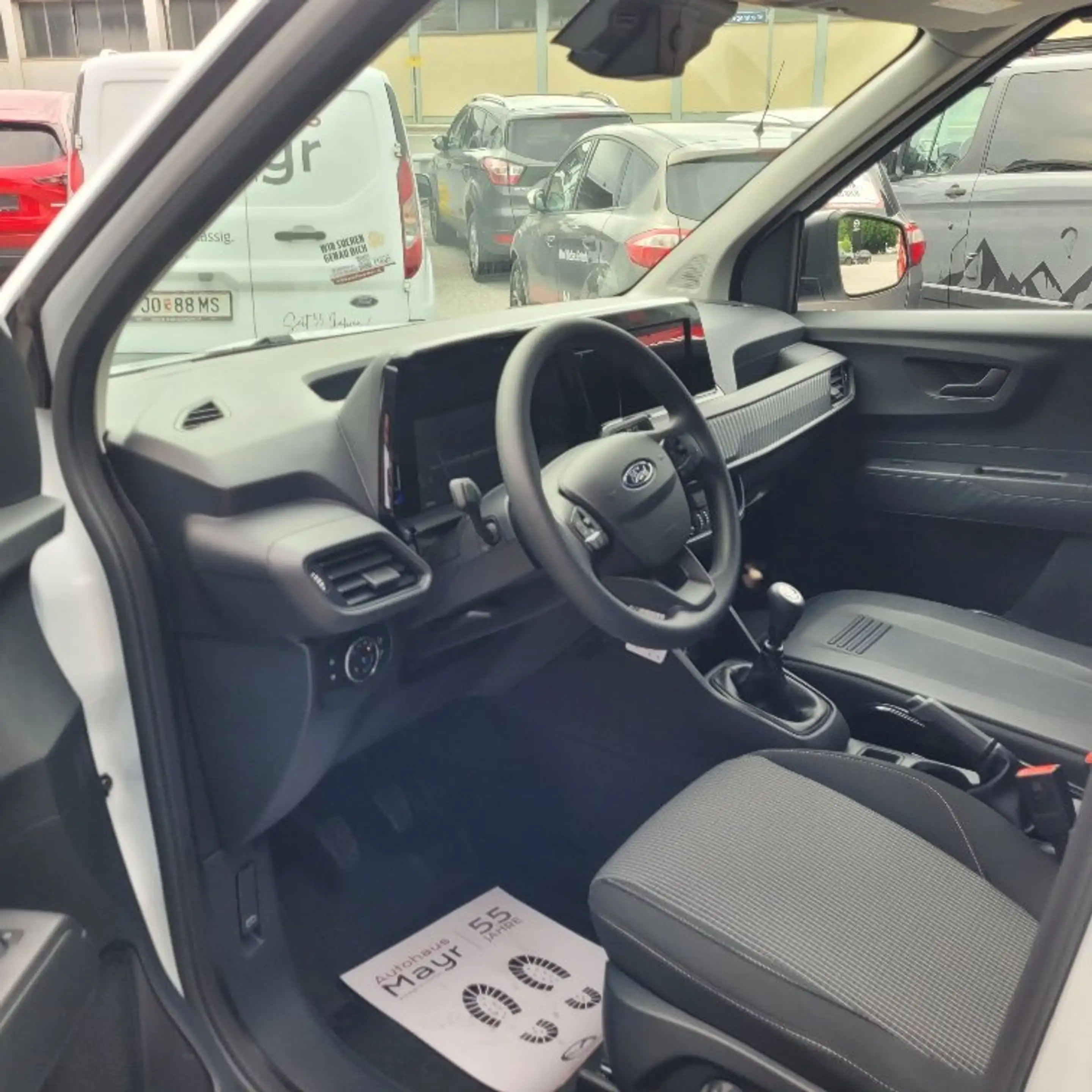Ford Transit Courier Trend — photo 11